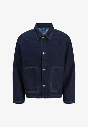 Dunkelblaue Jeansjacke mit Knopfverschluss, zwei großen Vordertaschen und klassischem Kragen. Mit kontrastierenden Nähten und silbernen Knöpfen.