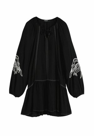 Schwarze Bluse mit langen, gepufften Ärmeln. Verziert mit weißen bestickten Mustern auf den Ärmeln, einem Kordelzug am Hals und einem ausgestellten, gerafften Saum.