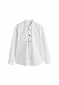 Hvid langærmet skjorte med knap-ned krave, to brystlommer og sorte knapper. Tekstureret stof med et rent, minimalistisk design.