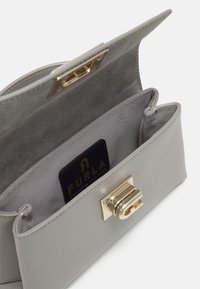Furla MINI CROSSBODY TOP HANDLE - Rankinė - cenere