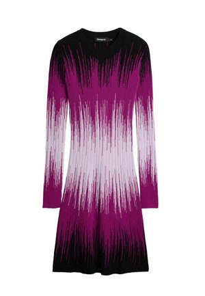 Kootud kleit, millel on pikad varrukad, ümar kaelus ja järk-järguline värvitoonidega kujundus lilla ja musta värviga, heledast tumedani.