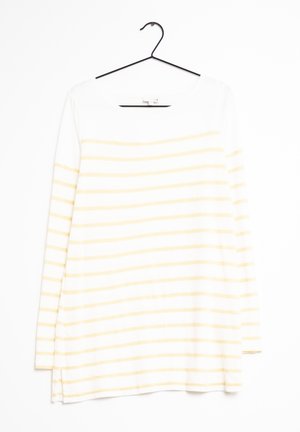 Pitkähihaisessa valkoisessa puuvillatopissa on ohuita keltaisia vaaka-juovia, pyöreä pääntie ja sivuhalkiot helmassa.