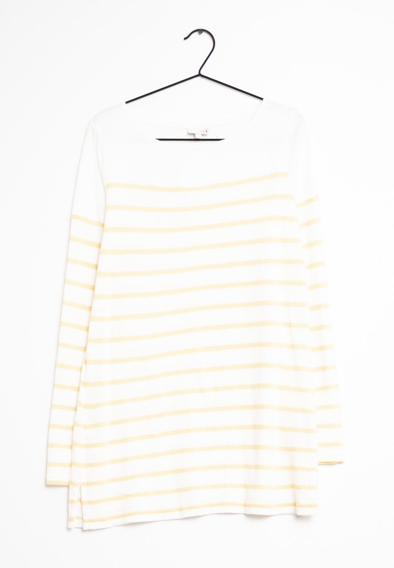 T-shirt à manches longues en coton blanc avec de fines rayures horizontales jaunes, doté d'un col rond et d'éclairs sur les côtés à l'ourlet.