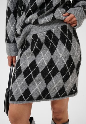 Kaffe, KASIMONE KNIT SKIRT - Jupe trapèze - black gm white argyle