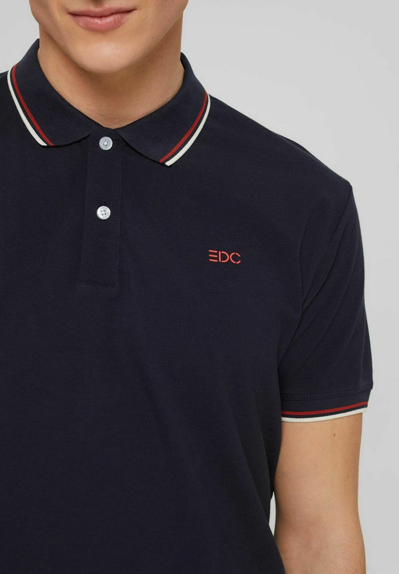 Herren T-Shirts basic | edc by Esprit Poloshirt navy/dunkelblau - OM32309 Herren T-Shirts basic | edc by Esprit Poloshirt navy/dunkelblau - OM32309