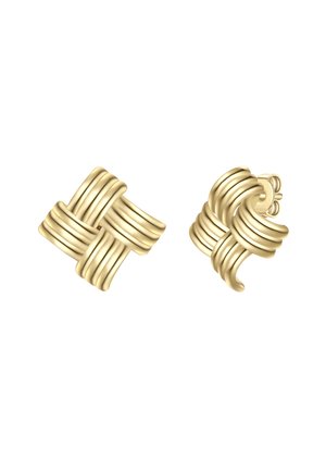 Goldfarbene Ohrringe mit gewobenen Designs und strukturierter Oberfläche. Ein Ohrring hat eine knotenähnliche Form, während der andere kreuzförmig erscheint.