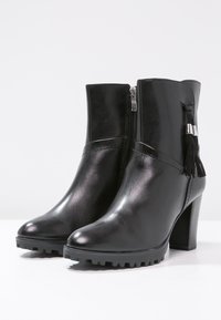 Caprice Botines con plataforma - black