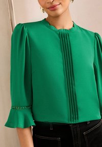 Love & Roses SCALLOP PINTUCK FLUTE SLEEVE - Camicetta - green