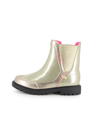 Metallisch goldene Knöchelstiefel mit glänzender Oberfläche, kontrastierenden pinken Akzenten und schwarzer Gummisohle, die über ein seitliches elastisches Panel für ein bequemes Anziehen verfügt.
