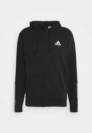 Schwarzer Adidas Zip-Hoodie mit Fronttaschen, Kordelzugkapuze, weißem Logo auf der linken Brust und Streifen an den Ärmeln.