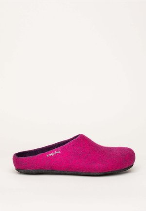 Slippers - magenta