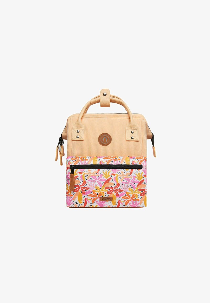 Sac à dos en velours côtelé beige avec une partie inférieure à motifs floraux en rose, orange et blanc. Il dispose de doubles poignées, d'une poche zippée et d'un logo.