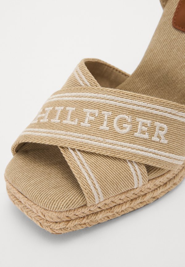 High heeled sandals - horse radish4