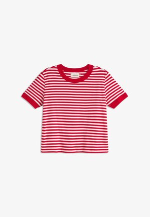 Rød- og hvidstribet T-shirt med rund halsudskæring og korte ærmer. Stoffet har en blød tekstur; røde detaljer på ærmekanterne og kraven.