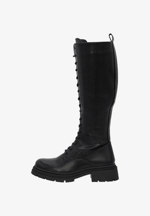 Las botas de cuero negro hasta la rodilla presentan un frente con cordones, una suela resistente con estrías y un eje ancho para un uso cómodo.