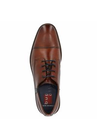Scarpa da dress in pelle marrone con lacci, punta arrotondata, dettagli cuciti e una texture liscia. L'interno presenta il logo del marchio sulla soletta.