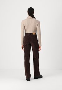 Vero Moda VMTESSA - Nohavice - chocolate torte