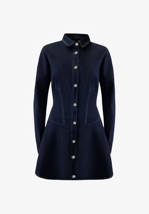 Vestido de manga larga azul oscuro con botones en la parte delantera, cintura ajustada, cuello y botones circulares plateados.