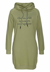 Grünes Hoodie-Kleid mit Kängurutasche, Kapuze mit Zugband und schwarzem Text "die Welt gehört dir, sie zu erkunden." Lange Ärmel und gerippter Saum.