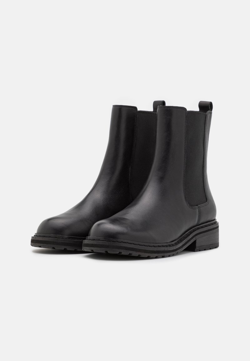 clarks tilham chelsea leather boots black