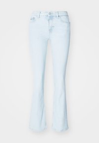 Svetlo modri razširjeni jeans iz denima, ki imajo klasičen pet žepni dizajn, gumbi za zapiranje in rahlo poškodovano teksturo blizu roba.