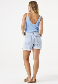 Garcia ISABELLA 288 MOM S - Short en jean - medium used