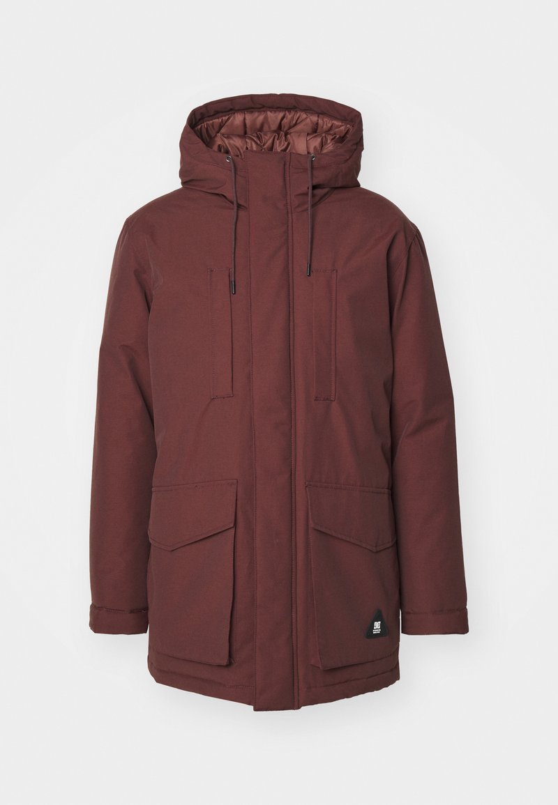 Parka burdeos con capucha, que cuenta con dos bolsillos delanteros, cierre de cremallera y detalles de cordón para un ajuste ajustable.