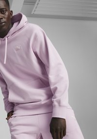 Puma BETTER CLASSICS - Kapucni - grape mist