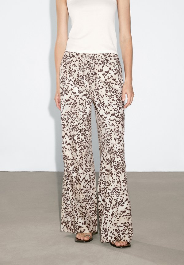 ANIMAL PRINT STRAIGHT - Trousers