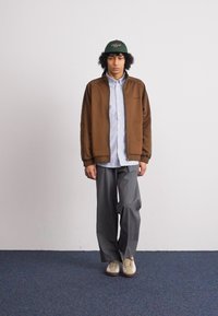 Carhartt WIP BOLAN JACKET - Sweatjakke - chocolate/tobacco