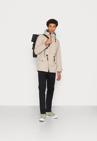 Jack & Jones JJLAY SHORT - Parca - crockery