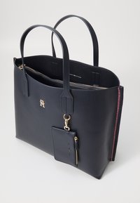 Tommy Hilfiger DISTINCT SATCHEL - Shopping bags - space blue