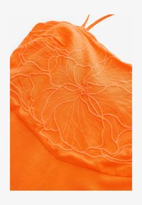 Vybrané, orange