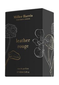 Schwarze Boxverpackung mit goldenen Schriftzügen für "Miller Harris", "leather rouge" und floralem Linienzeichnungen. Produktgröße beträgt 100 ml.