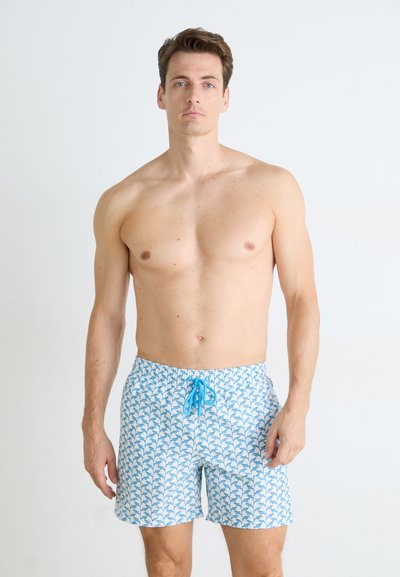 Schwimmshorts mit weißem Grund und blauem Blättermuster, ausgestattet mit einem elastischen Bund und einem hellblauen Kordelzug.