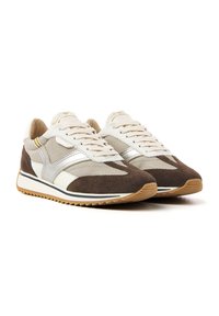 Sneakers with a brown suede toe cap, beige mesh body, silver accents, and a white midsole. Textured laces and a gum rubber outsole.