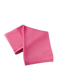 Bufanda de punto suave color rosa, doblada, con bordes acanalados sutiles y pequeño logo de la marca bordado en una esquina.