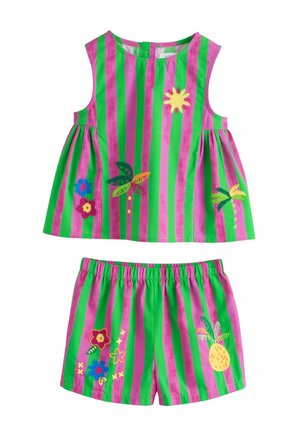 Mädchen ärmelloses Top und Shorts mit vertikalen grünen und pinken Streifen, verziert mit bestickten Blumen, Palmen und einer Sonne.