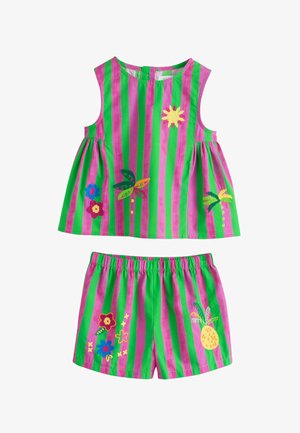 Top senza maniche e pantaloncini da ragazza con righe verticali verdi e rosa, decorati con fiori ricamati, palme e sole.