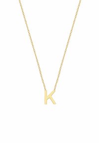 Collana in oro con pendente a forma di lettera "K" in maiuscolo, con una finitura liscia e opaca e un design di delicati anelli.