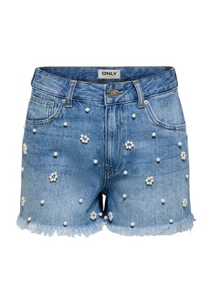 Kék farmer rövidnadrág rojtos szegéllyel, fehér gyöngyfürtökkel díszítve, valamint fém gombos rögzítéssel a derékrésznél.