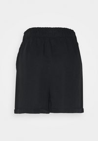 Pantalones cortos negros con cintura elástica, hechos de un tejido ligero, con un dobladillo simple y un corte relajado.
