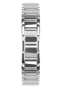 Montre bracelet en métal argenté avec une finition polie, dotée de maillons rectangulaires et d'une minimaliste marque estampée sur le côté.