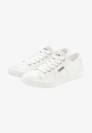 Valkoiset kangastennarit, joissa on kuusi reikää ja valkoiset kengännauhat. Niissä on kuvioitu kumipohja ja harmaa logotunniste sivulla.