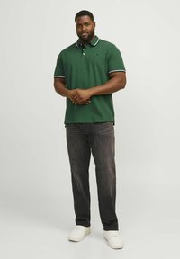 Jack & Jones JJEPAULOS SS NOOS PLS - Poloshirts - dark green