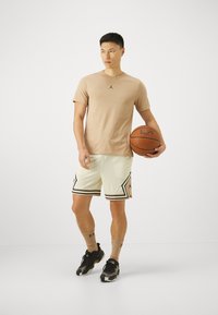 Jordan TOP - Sports T-shirts - legend brown/black