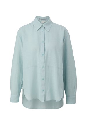 Hellblaues Leinenhemd mit spitzem Kragen, Knopfleiste, langen Ärmeln und abgerundetem Saum. Weiche Textur, leicht übergroße Passform.