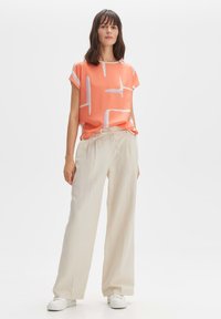 OPUS Print T-shirt - peachy coral