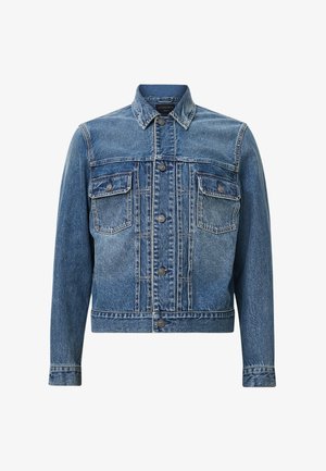 Plava traper jakna sa klasičnim dizajnom, dva prednja džepa, dugme za zatvaranje i lagano izbljeđivanje za teksturu i detalje.