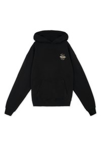 Sudadera con capucha negra, con bolsillo frontal y un pequeño logo en texto blanco en el lado izquierdo del pecho que dice "Built to Pegador No.1."